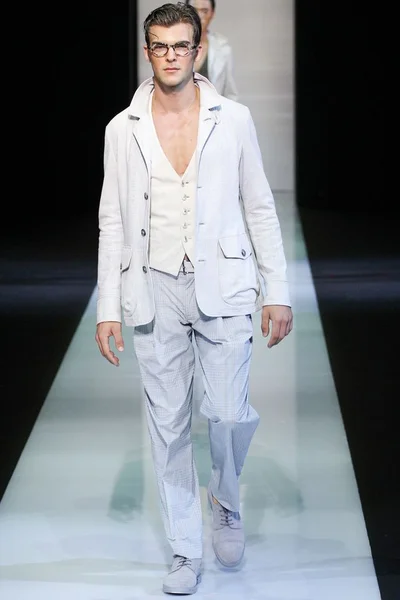 Look 10